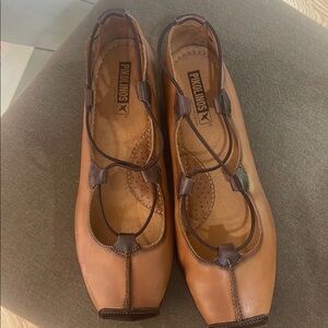 Pikolinos Tan Leather Flats with Square Toe Design